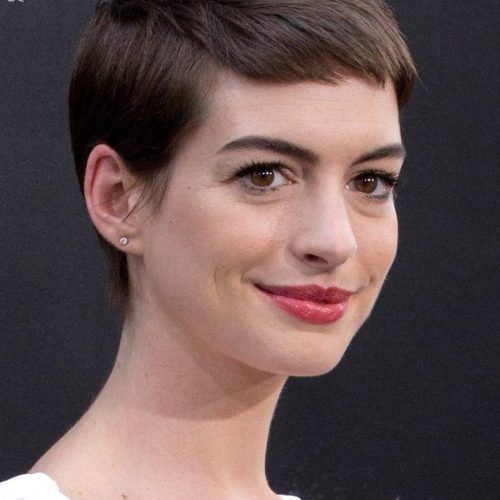 Anne Hathaway Short Haircuts (Photo 4 of 20)