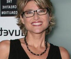 2024 Latest Short Hairstyles for Women Who Wear Glasses