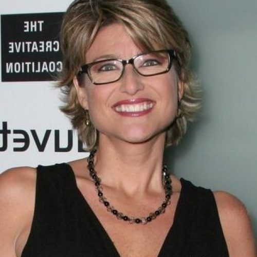 Short Hairstyles For Women Who Wear Glasses (Photo 1 of 20)