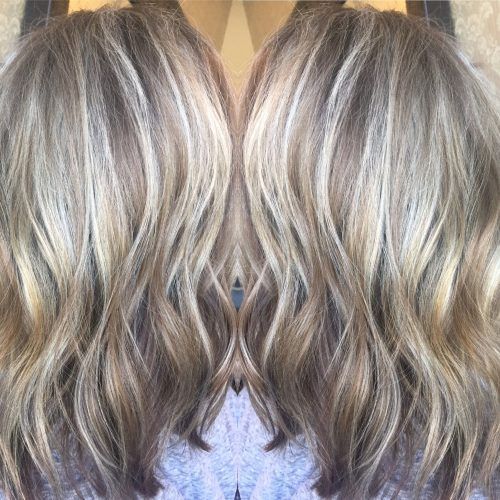 Dark And Light Contrasting Blonde Lob Hairstyles (Photo 5 of 20)