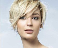 2024 Latest Short Haircuts for Round Faces Women