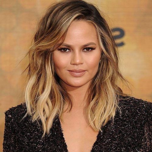 Medium Short Hairstyles For Round Faces (Photo 5 of 15)