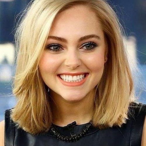 Medium Short Hairstyles For Round Faces (Photo 8 of 15)