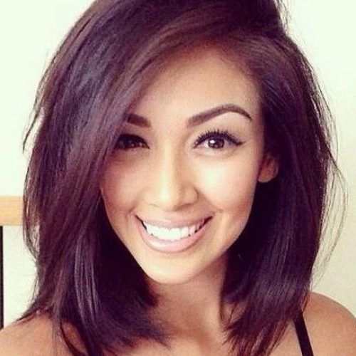 Medium Short Haircuts For Round Faces (Photo 9 of 15)