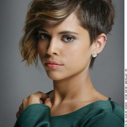 Short Haircuts With One Side Longer Than The Other (Photo 10 of 20)