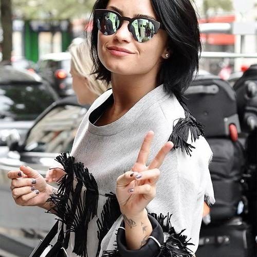 Demi Lovato Short Haircuts (Photo 8 of 20)