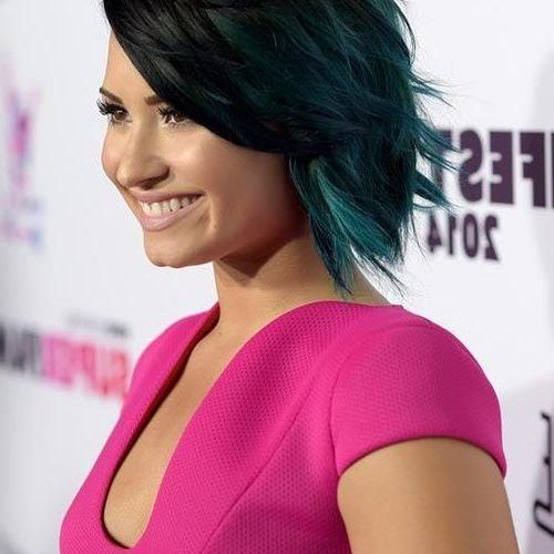 Demi Lovato Short Hairstyles (Photo 10 of 20)