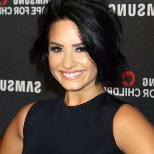 Demi Lovato Short Hairstyles (Photo 7 of 20)