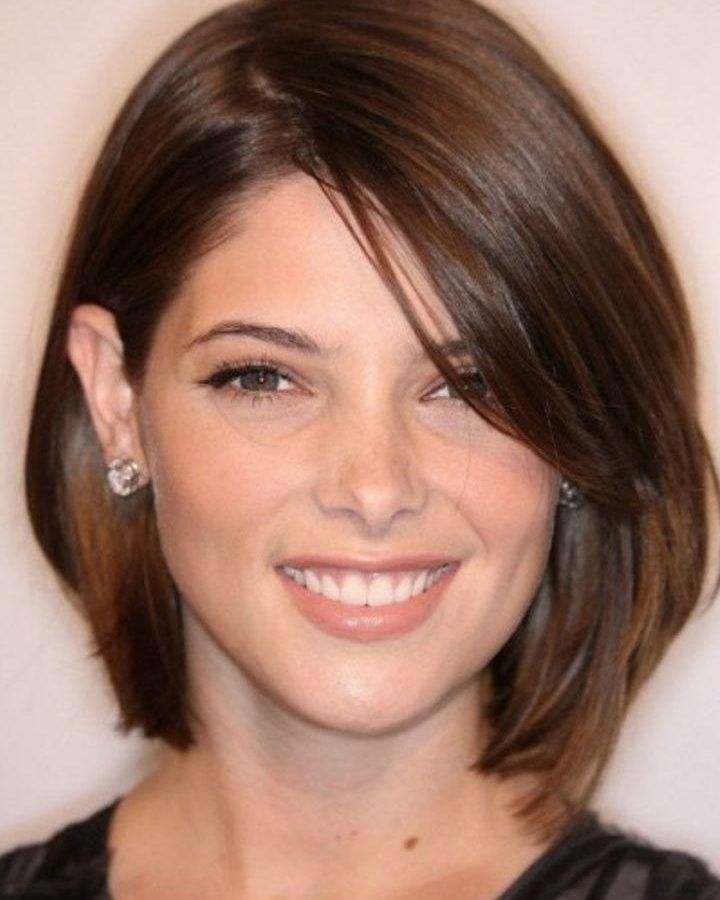 15 Ideas of Medium Short Haircuts for Round Faces