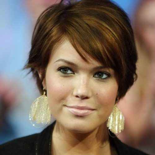 Short Hairstyles For Women With Oval Face (Photo 10 of 15)