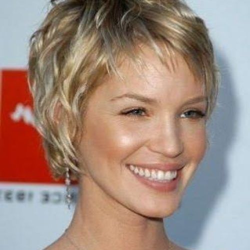 Short Hairstyle For Women With Oval Face (Photo 10 of 15)