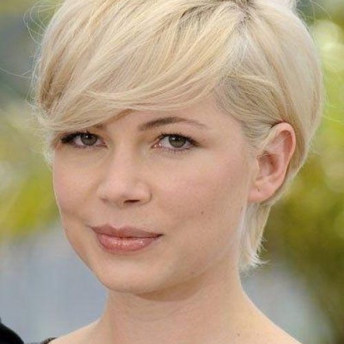 Short Hairstyles For Pear Shaped Faces (Photo 7 of 20)