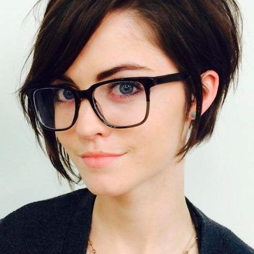 Short Haircuts For Round Faces Women (Photo 18 of 20)