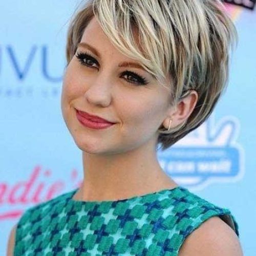 Short Hairstyles For Women With Round Face (Photo 14 of 20)