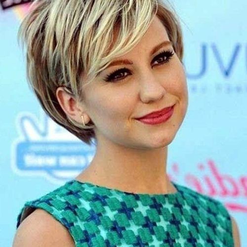 Trendy Short Haircuts For Round Faces (Photo 8 of 20)