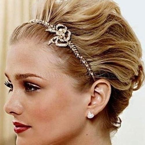 Brides Hairstyles For Short Hair (Photo 6 of 15)