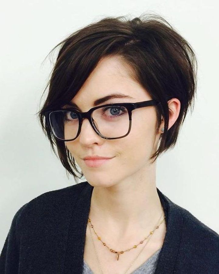 2024 Popular Short Haircuts with Glasses