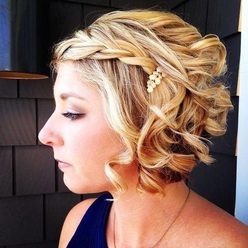 Brides Hairstyles For Short Hair (Photo 11 of 15)