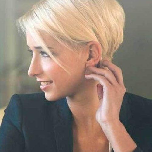 Short Haircuts For Women With Big Ears (Photo 11 of 20)