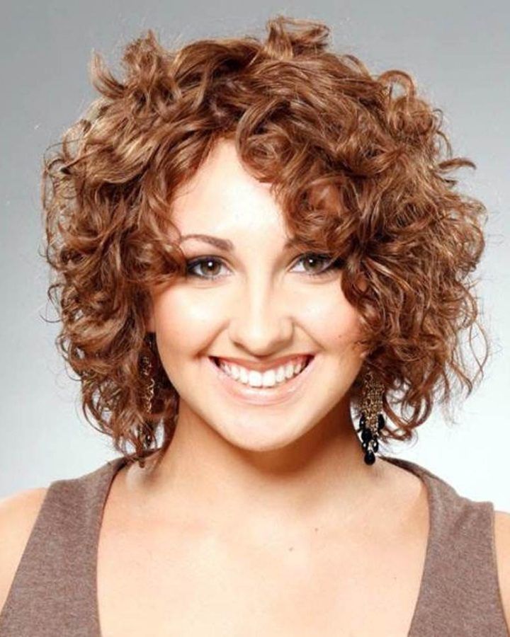 20 Photos Short Haircuts for Naturally Curly Hair and Round Face