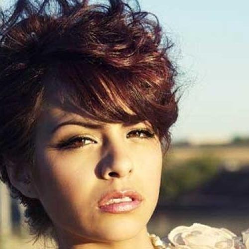 Trendy Short Haircuts For Round Faces (Photo 16 of 20)