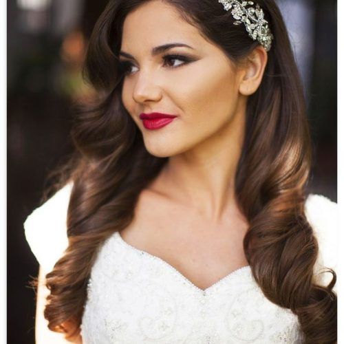 Short Wedding Hairstyles With Vintage Curls (Photo 11 of 20)