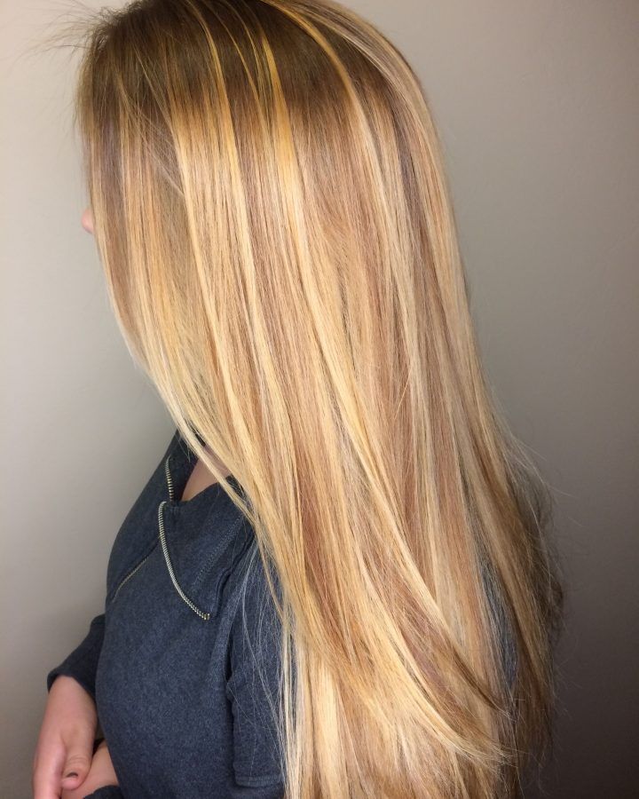 20 Photos Medium Honey-hued Blonde Hairstyles
