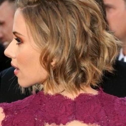 Scarlett Johansson Asymmetrical Choppy Bob Hairstyles (Photo 6 of 15)
