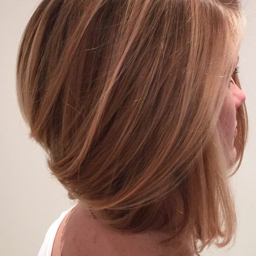 Brown And Blonde Graduated Bob Hairstyles (Photo 15 of 20)