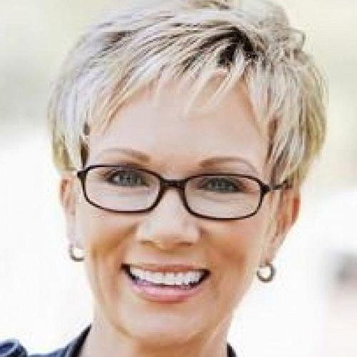 Short Hairstyles For Women Who Wear Glasses (Photo 4 of 20)