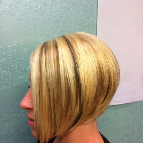 Multi-Tonal Mid Length Blonde Hairstyles (Photo 20 of 20)