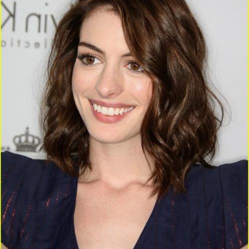 Anne Hathaway Medium Hairstyles (Photo 1 of 20)