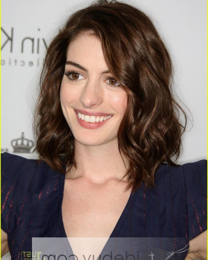 2024 Latest Anne Hathaway Medium Hairstyles