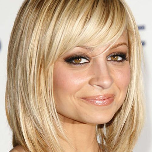 Chin-Length Bob Hairstyles With Middle Part (Photo 16 of 20)
