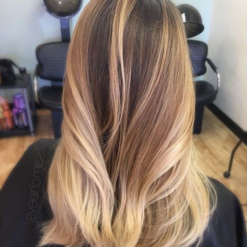 Dark Roots Blonde Hairstyles With Honey Highlights (Photo 1 of 20)