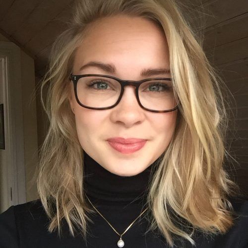 Medium Hairstyles For Women With Glasses (Photo 7 of 20)