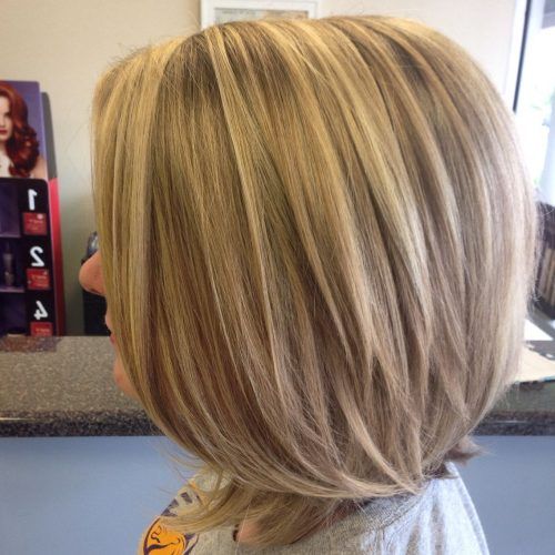 Dark And Light Contrasting Blonde Lob Hairstyles (Photo 8 of 20)