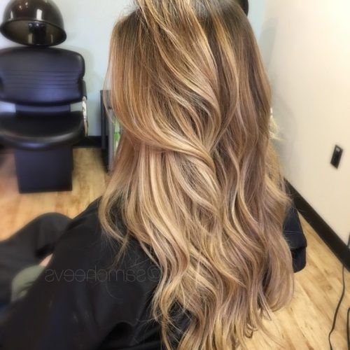 Dark Roots Blonde Hairstyles With Honey Highlights (Photo 2 of 20)