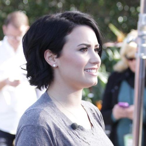 Demi Lovato Short Haircuts (Photo 20 of 20)