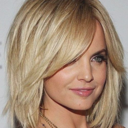 Medium Haircuts For Oval Faces And Thick Hair (Photo 7 of 20)