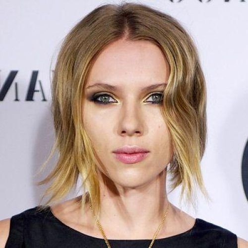 Scarlett Johansson Asymmetrical Choppy Bob Hairstyles (Photo 4 of 15)