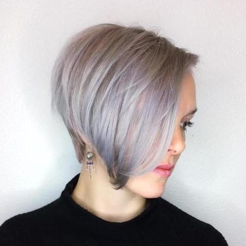 Side-Parted Silver Pixie-Bob Haircuts (Photo 2 of 15)