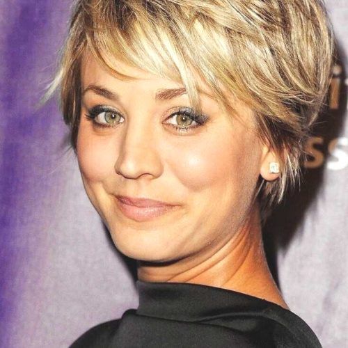 Short Chopped Bob Hairstyles With Straight Bangs (Photo 19 of 20)
