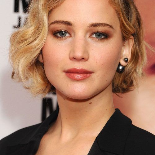 Jennifer Lawrence Medium Hairstyles (Photo 19 of 20)