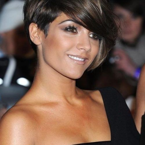 Frankie Sandford Cute Feather Pixie Bob Hairstyles (Photo 8 of 15)