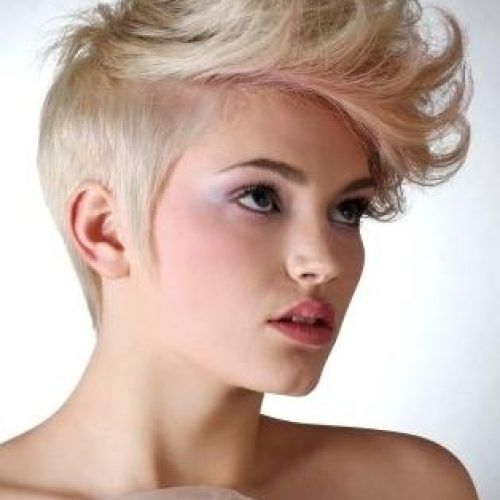 Short Hairstyles For Curvy Women (Photo 3 of 20)