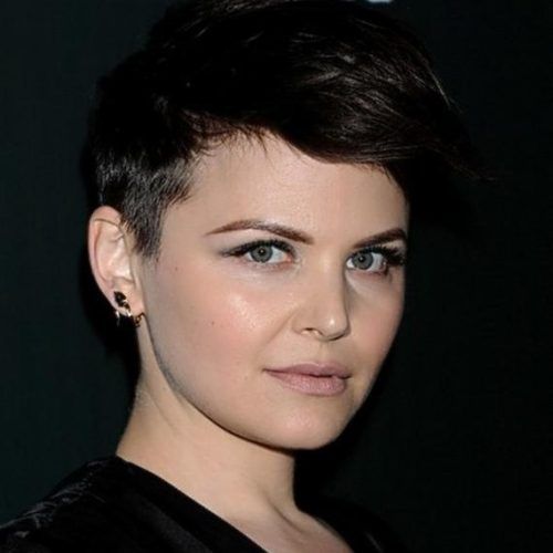 Short Hairstyles With Graduation Cap (Photo 9 of 15)