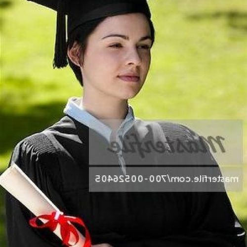 Short Hairstyles With Graduation Cap (Photo 5 of 15)