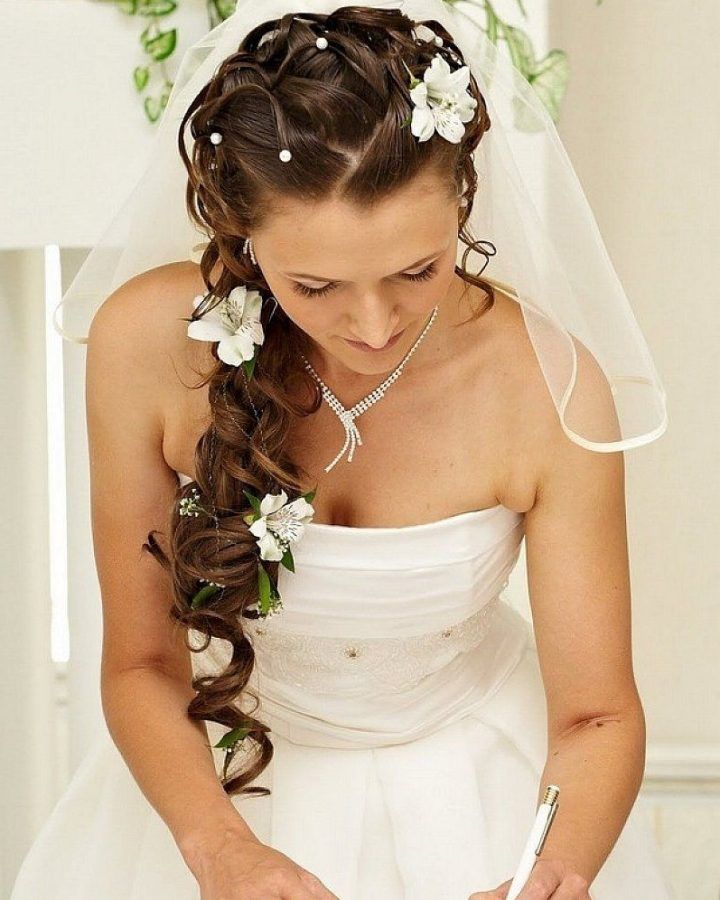 20 Photos Curly Bridal Bun Hairstyles with Veil