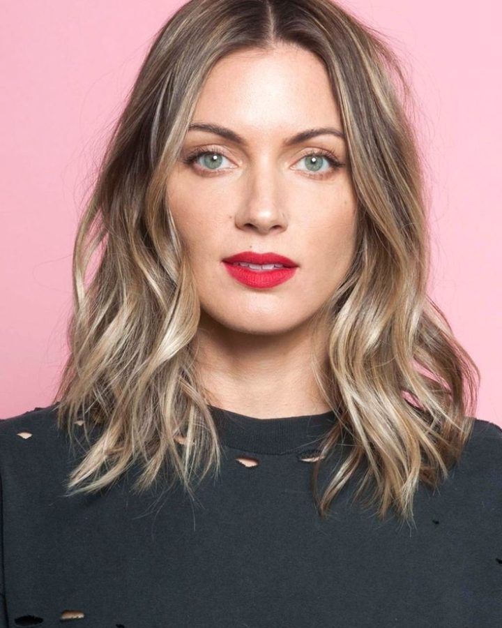 Blonde Lob Hairstyles with Middle Parting